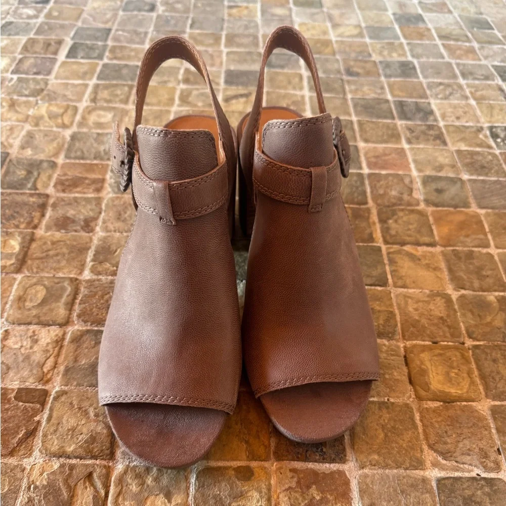 Lucky brand Elegant Brown Leather Women's Sandals - Picture 5 of 9